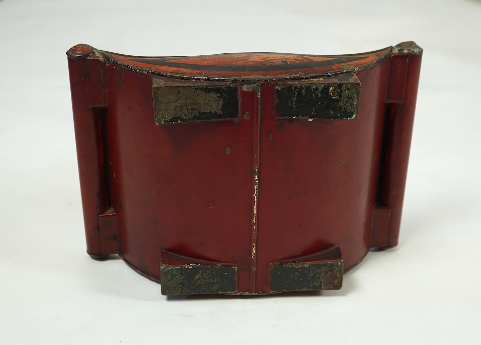 A pair of early 19th century Dutch japanned pewter chest urns and covers, and a tole ware cheese coaster